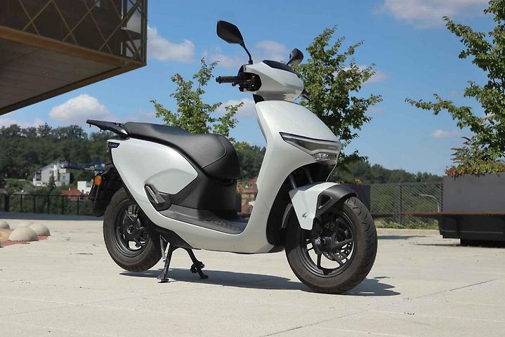 CUV e je druhým elektrickým skútrem, který Honda v Česku přidala do nabídky.