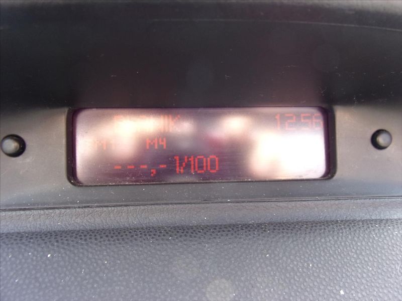 Peugeot 307 2,0 16V CC 100kW - fotka 16 z 28