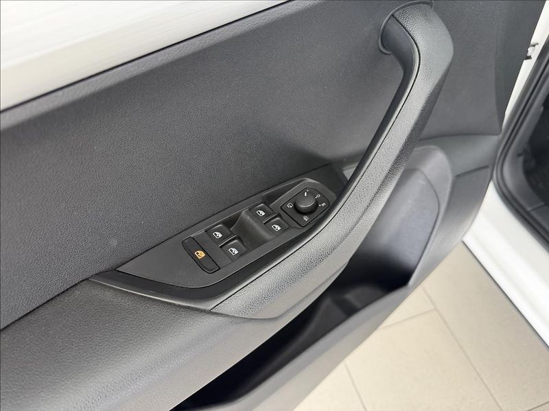 Škoda Karoq 2,0 TDi, DSG,NAVI,TZ,LED - fotka 23 z 28