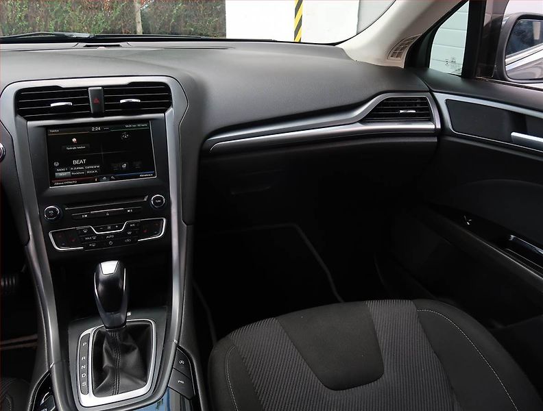 Ford Mondeo (2016) Titanium 2.0 TDCI, 4X4 - fotka 8 z 18