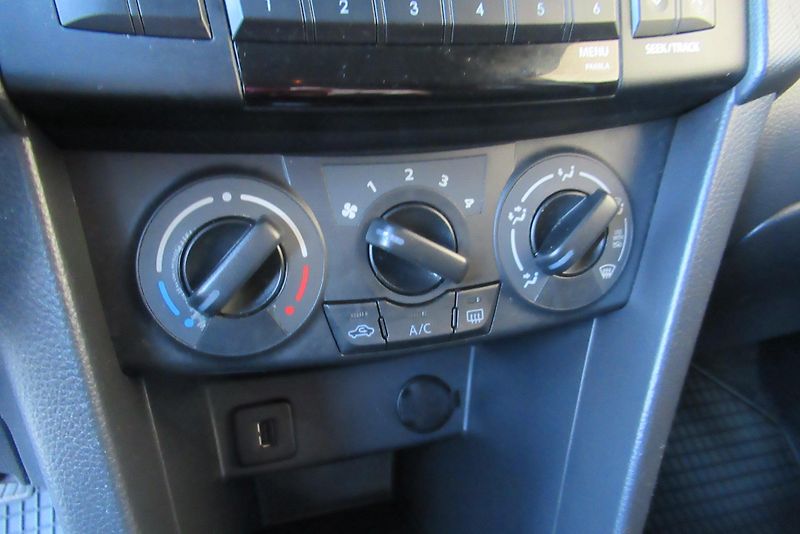 Suzuki Swift 1.2i KLIMA  SADA ALU KOL - fotka 15 z 23