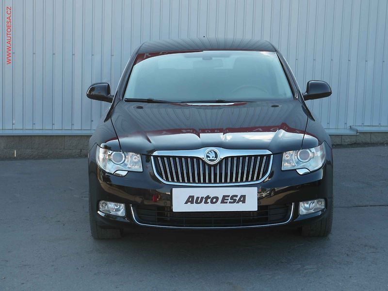 Škoda Superb (2012) 3.6 FSi 4x4, ČR, L&K, DSG - fotka 2 z 33