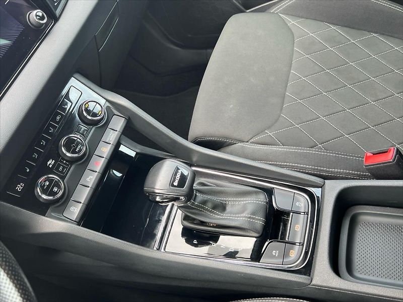 Škoda Karoq 1,5 TSi 110kW 7DSG SPORTLINE - fotka 18 z 27