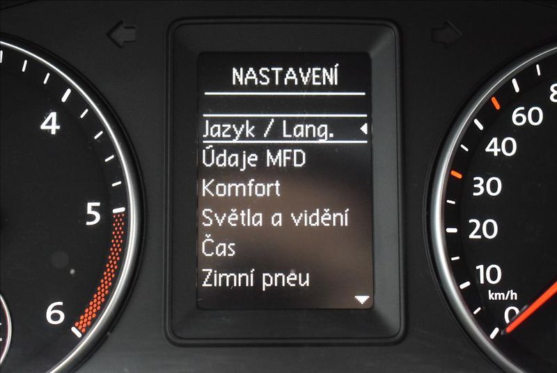 Volkswagen Touran 1,6 TDi, 7-míst,NAVI,1.maj., - fotka 21 z 29