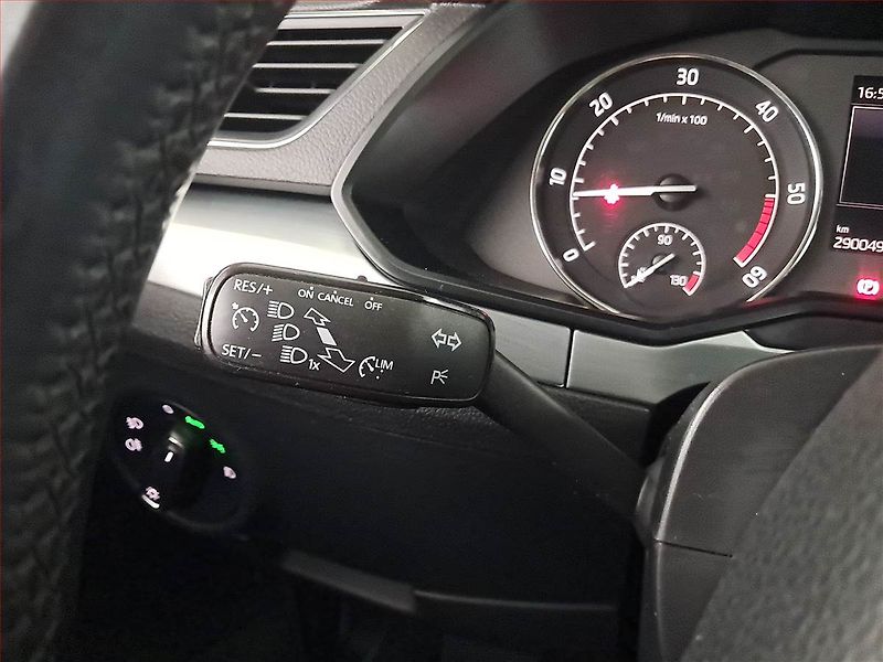 Škoda Superb (2015) 2.0 TDI, Navi, Bi-Xenony - fotka 19 z 19