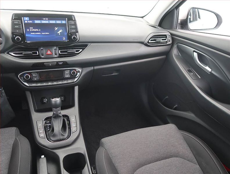 Hyundai i30 (2023) Smart 1.0 T-GDI - fotka 8 z 18