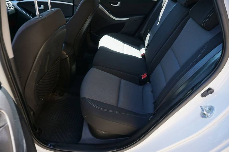 Hyundai i30 (2015) 1,6 1.Majitel  nové v ČR - fotka 11 z 33