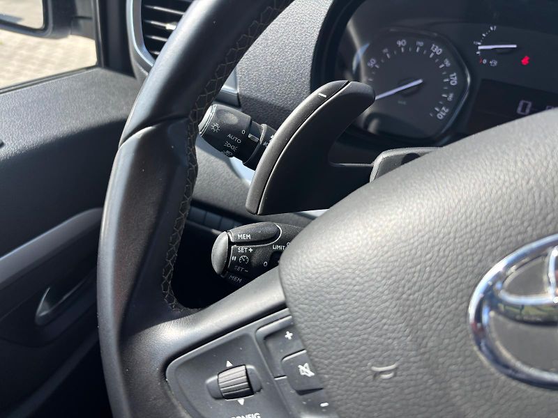 Toyota ProAce Verso 2,0 D-4D L2 Family AT - fotka 17 z 25