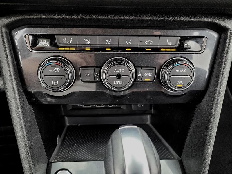 Volkswagen Tiguan Allspace 1,5 Tsi,dsg,navi,klima,výhřev - fotka 35 z 48