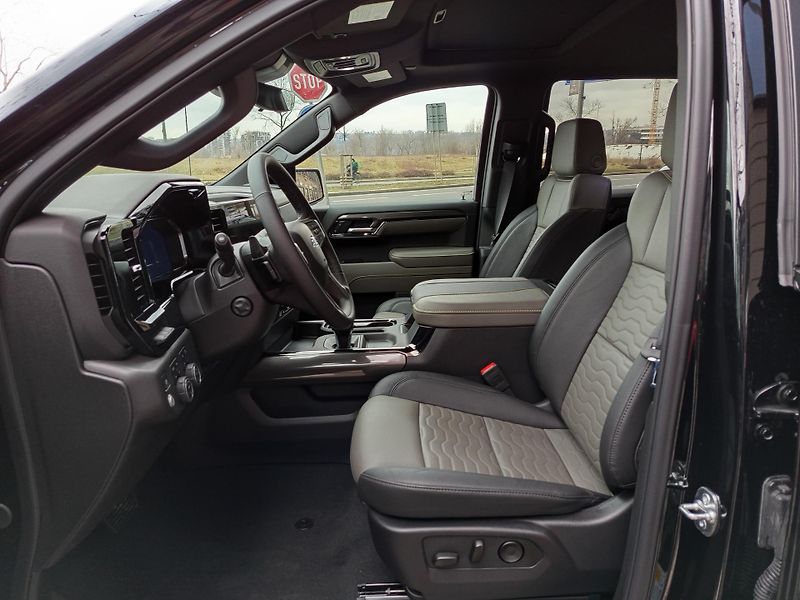 Chevrolet Silverado (2025) ZR2, rezervováno - fotka 10 z 19