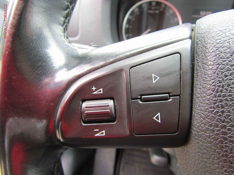 Škoda Octavia (2011) 2.0 TDi, 1.maj, AC, park - fotka 15 z 17