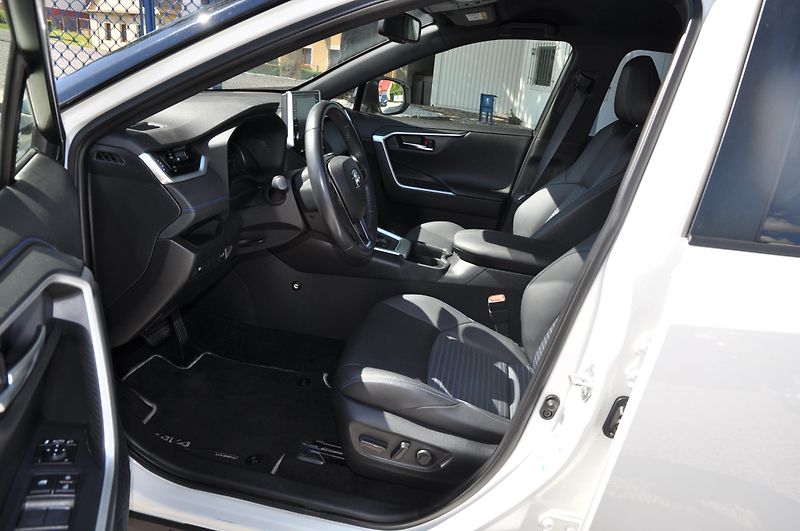 Toyota RAV4 2.5 Hybrid 131kW 4x4 Kůže - fotka 6 z 21
