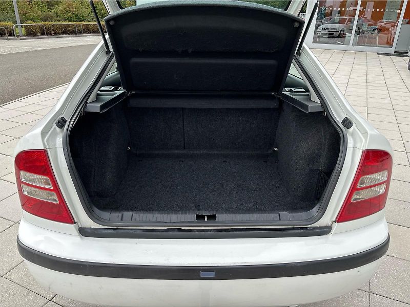 Škoda Octavia A 1,9 TDI 66 kW AMBIENTE - fotka 25 z 30