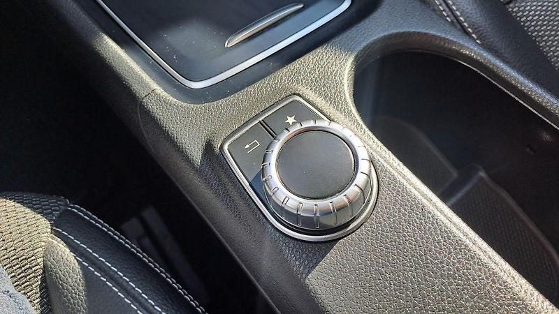 Mercedes-Benz CLA SB 200 D AUT NAVI - fotka 28 z 30