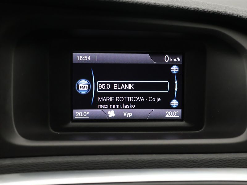 Volvo V40 2,0 D2 Drive-E Aut Momentum - fotka 16 z 25