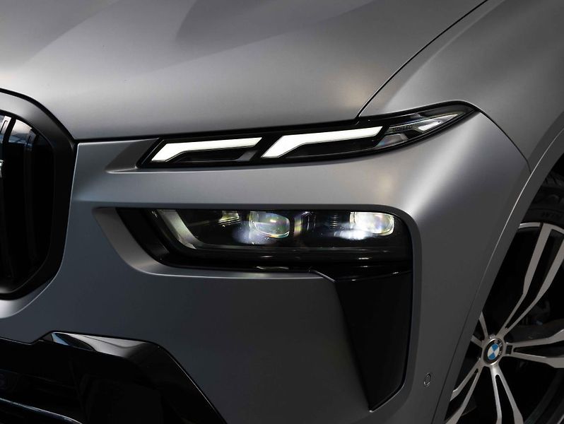 BMW X7 M60i xDrive - fotka 8 z 22