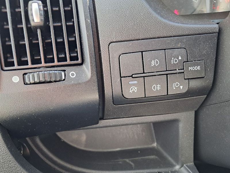 Peugeot Boxer Furgon 3500 L3H2 BlueHDi 165k - fotka 15 z 20