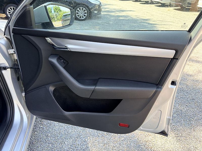 Škoda Octavia 2.0TDI 4x4 DSG - fotka 40 z 42