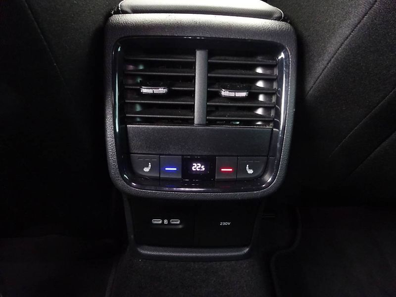 Škoda Octavia (2023) 2,0TSi /140kW Sportline 4x4 DS - fotka 30 z 30