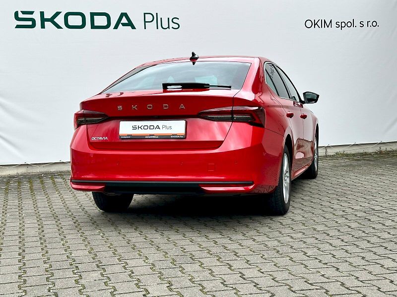 Škoda Octavia (2024) 1.5 TSI 110kW MHEV Top Selecti - fotka 2 z 25
