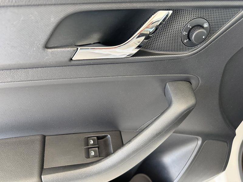 Škoda Rapid 1,4TDI Ambition Plus*TopStav - fotka 25 z 29