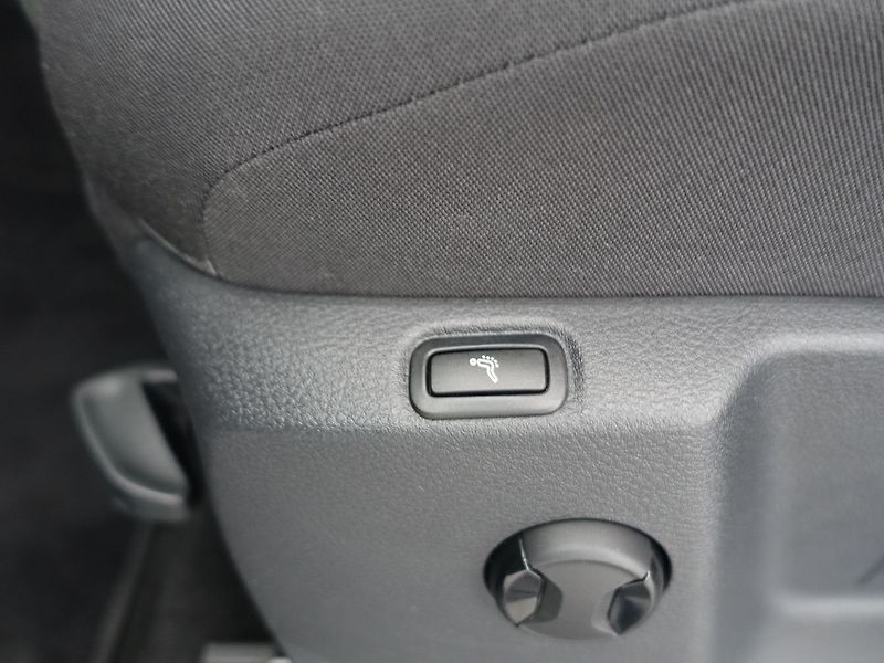 Volkswagen Touran 2.0 TDi, DSG, LED SVĚTLA - fotka 22 z 36