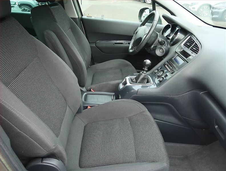 Peugeot 5008 (2012) 1.6 HDi, Serv.kniha, Tempomat - fotka 9 z 15