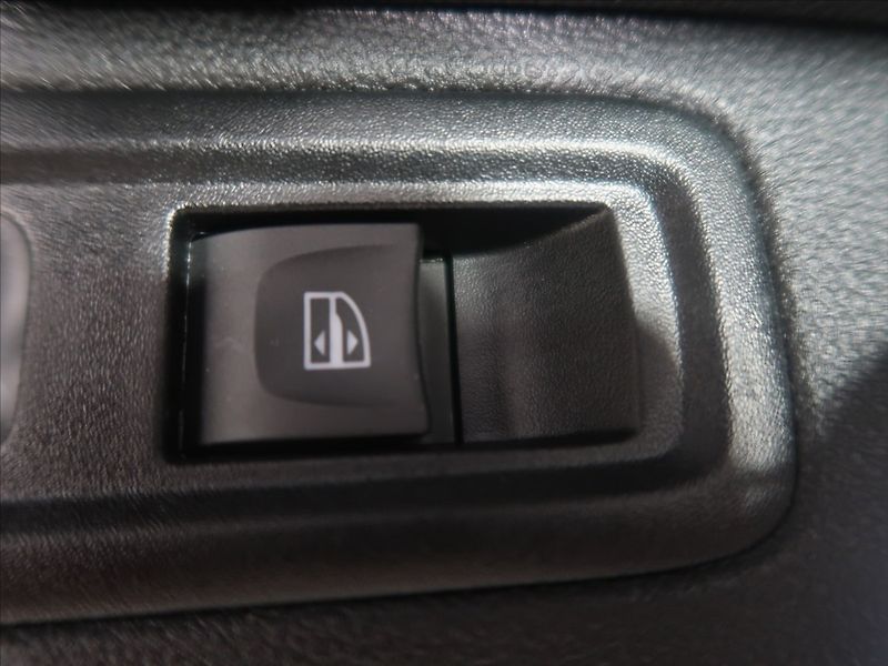 Dacia Sandero 1,0 SCe 67 1. maj. CZ 7800km - fotka 28 z 30