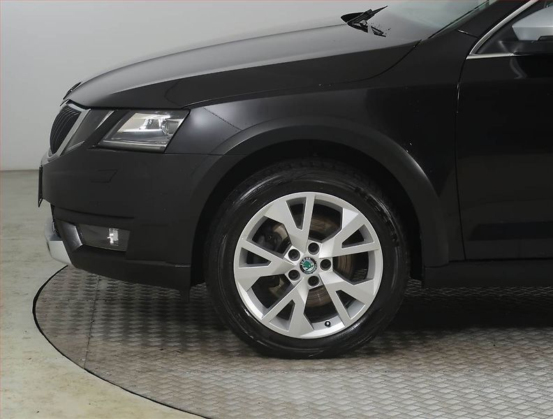 Škoda Octavia (2018) Scout 2.0 TDI, 4X4, Automat - fotka 15 z 28