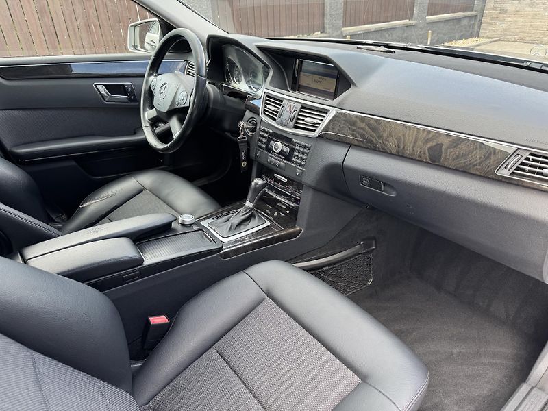 Mercedes-Benz Třídy E (2009) E 250 CDI, Avangarde, Kamera - fotka 16 z 25