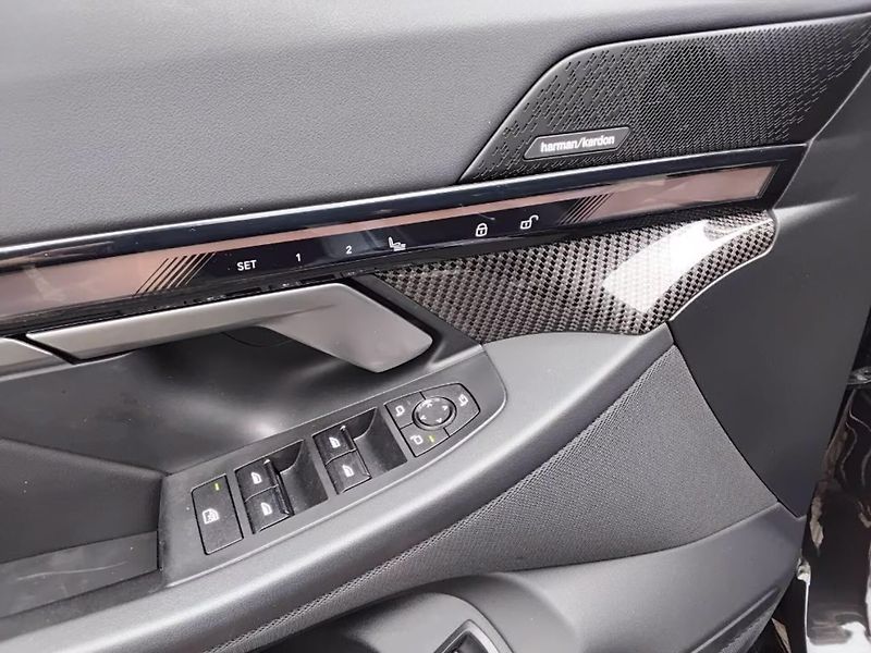 BMW i5 xDrive40 M-Sport HuD 360 Venti - fotka 18 z 20