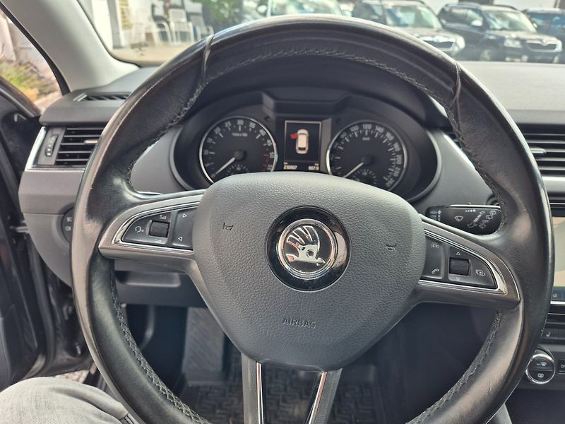 Škoda Octavia (2016) 2.0 TDI JOY TOP NAVI XENONY - fotka 25 z 36