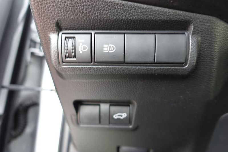 Toyota Corolla Cross 1,8 HEV Comfort Tech FWD - fotka 20 z 33