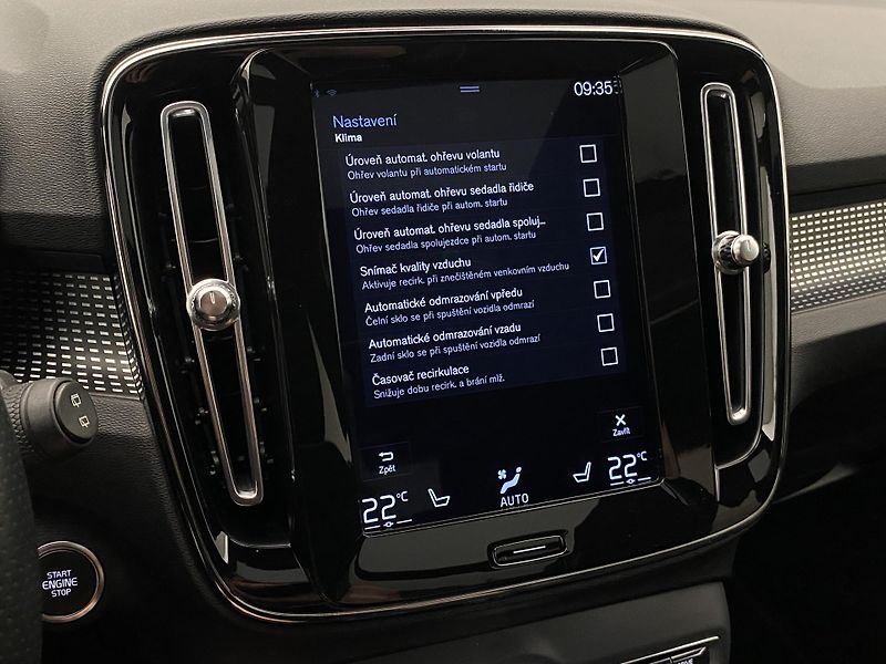 Volvo XC40 D4 AWD R-DESIGN AUT  - fotka 39 z 40