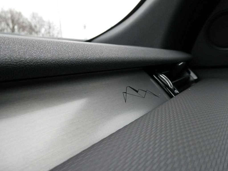 Land Rover Discovery Sport 2,0 Landmark D200 - fotka 43 z 44