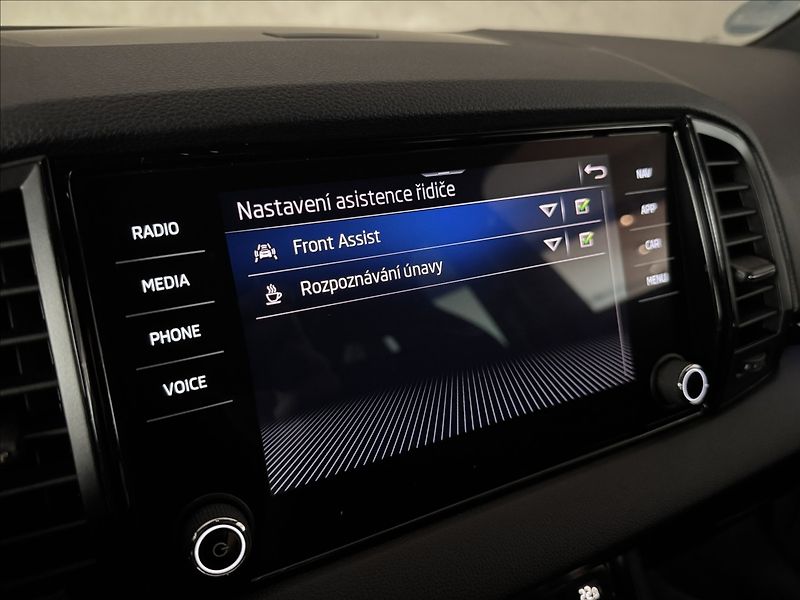 Škoda Karoq 1,5 TSi  DSG Sportline Kessy L - fotka 31 z 49