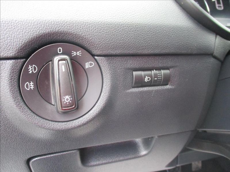 Škoda Octavia 2,0 TDI, serviska, digi klima, - fotka 28 z 49