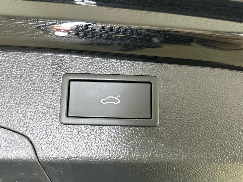 Volkswagen Passat R-Line People DSG - fotka 30 z 31