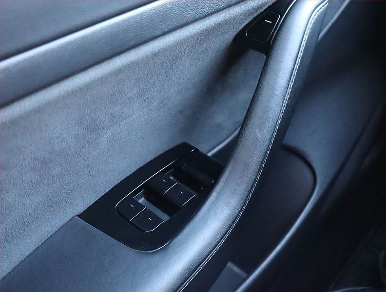 Tesla Model 3 (2020) Std Range Plus 52kWh - fotka 15 z 16