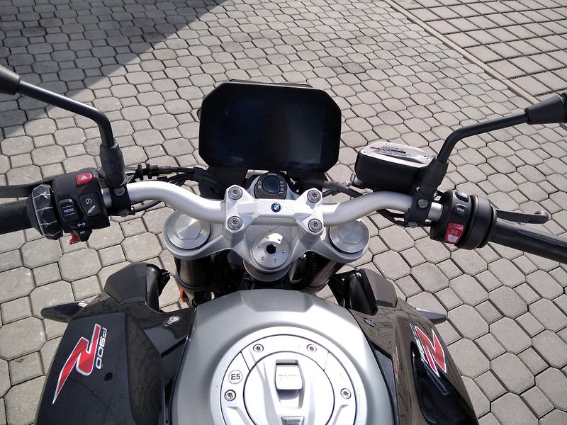 BMW F 900 R - fotka 7 z 14