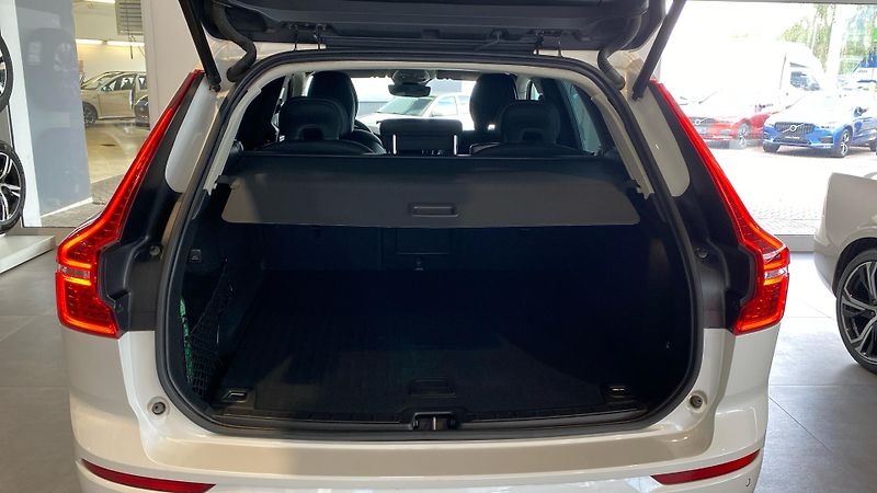Volvo XC60 CORE, B4 AWD, 145+10 kW / 197+ - fotka 9 z 35