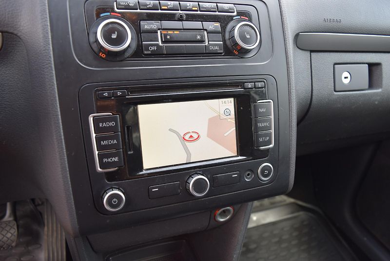 Volkswagen Touran (2010) 1.6TDI 77kw TRENDLINE BMT NAV  - fotka 25 z 48
