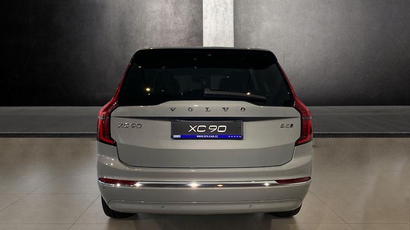 Volvo XC90 (2026) ULTRA BRIGHT, B5 AWD, 184+10 k - fotka 6 z 15