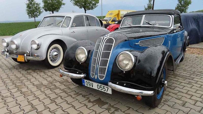 Pálavský Oldtimer přilákal na Břeclavsko desítky elegantnch veteránů.