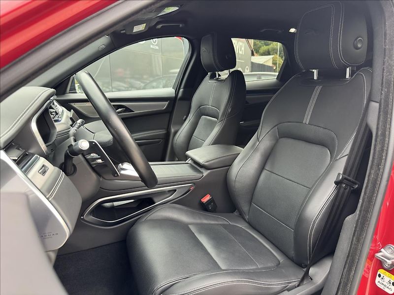 Jaguar F-Pace 3,0 P400 R-Dynamic SE AWD AT - fotka 12 z 31