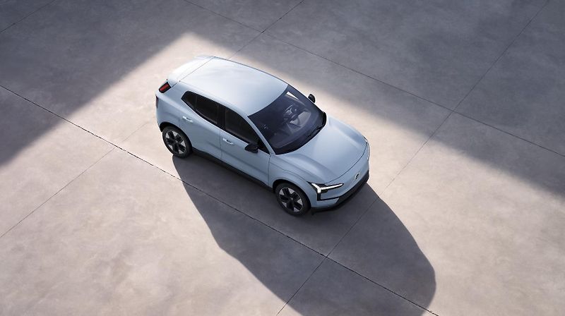 Volvo EX30 (2026) P5 RWD CORE AUT - fotka 15 z 23
