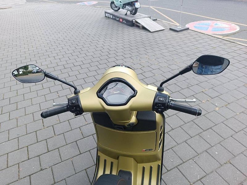 Vespa GTS 125 Super (2025) Sport Verde Ambizioso matt - fotka 10 z 12