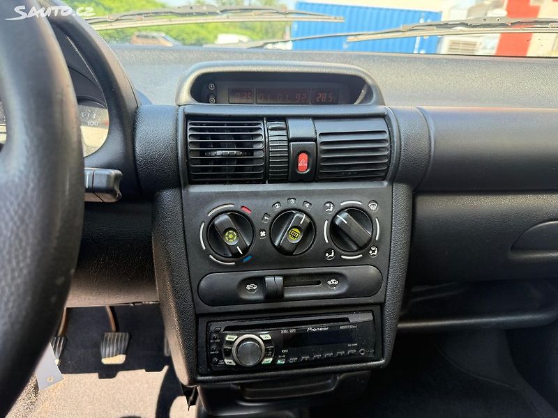 Opel Corsa (2001) 1.0i, 40kw 155t. KM! - fotka 17 z 19