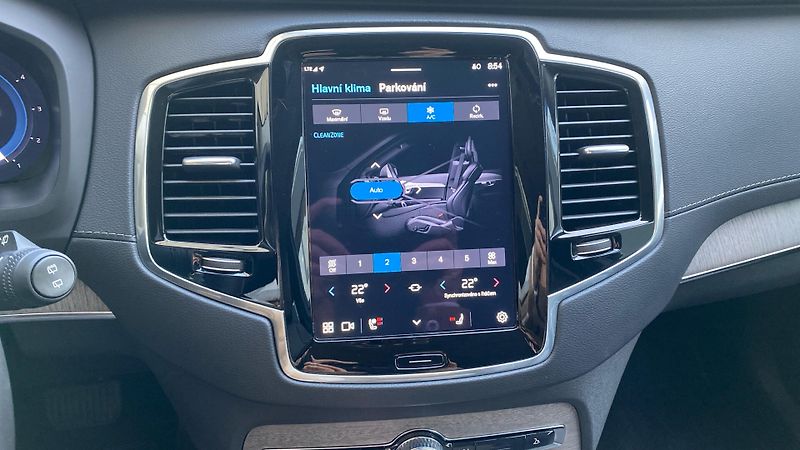 Volvo XC90 PLUS BRIGHT, B5 AWD, 173+10 kW - fotka 21 z 38