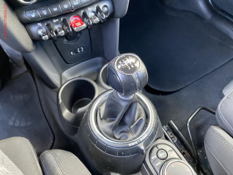 Mini Cooper (2015) 1.5i, LED, navi, panor - fotka 15 z 19